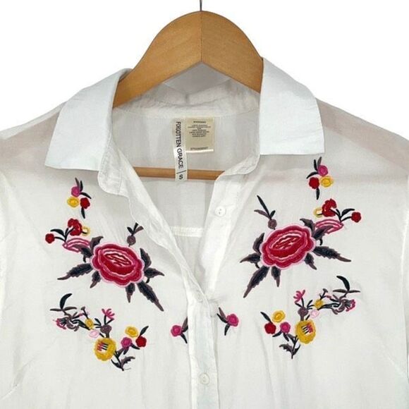 Forgotten Grace Women's Embroidered Floral Button-Up Tunic Shirt White Small - Picture 2 of 7